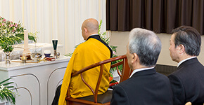 資格をもった宗教者のみを手配の画像