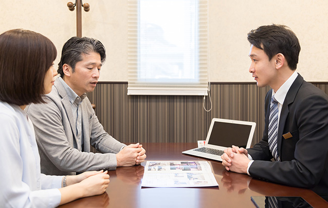 葬儀の打ち合わせで決める内容は?形式別の費用や3つのポイントも徹底解説