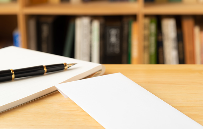 お悔やみの手紙の書き方や折り方を解説!手紙やメールを送る際のマナーとは?