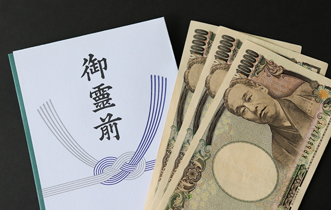 十三回忌の香典の全て!関係性別の香典相場や書き方、マナーも網羅!