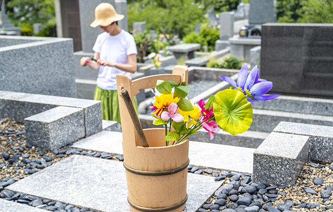 墓参りでの持ち物とは?事前に知っておくと便利な情報を解説