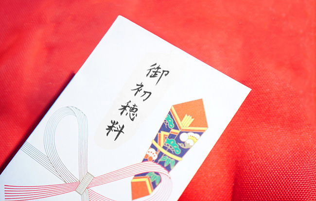 初穂料を包む白封筒のマナーを解説!書き方や包み方のポイント