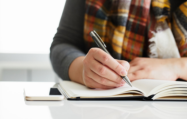 簡単なエンディングノートの書き方は?まとめ方のコツを伝授します