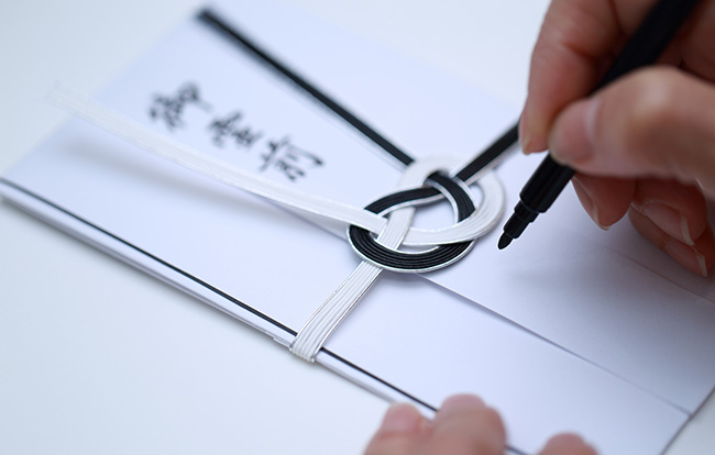 香典の金額相場はいくら?表書きの書き方も併せて解説