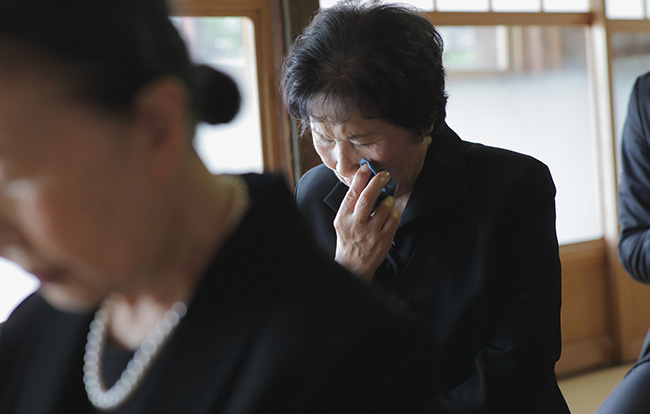 親が亡くなったら忌引きの休みは何日もらえる?