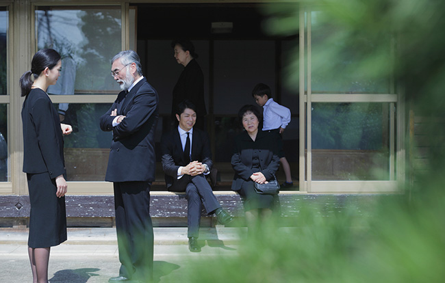 13回忌の法事の服装は略喪服がマナー!女性と男性別に細かく紹介