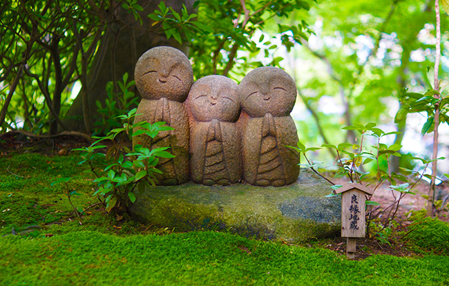 喪中は神社と寺で扱いが異なる!年中行事の対応方法もご紹介!