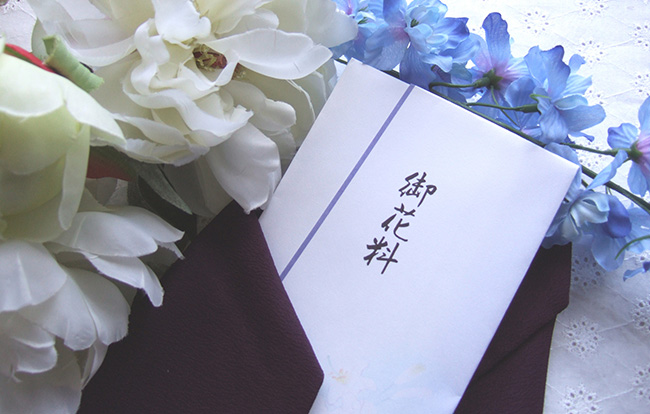 お花代とは何か?香典との違いや送る際の基本知識について解説!
